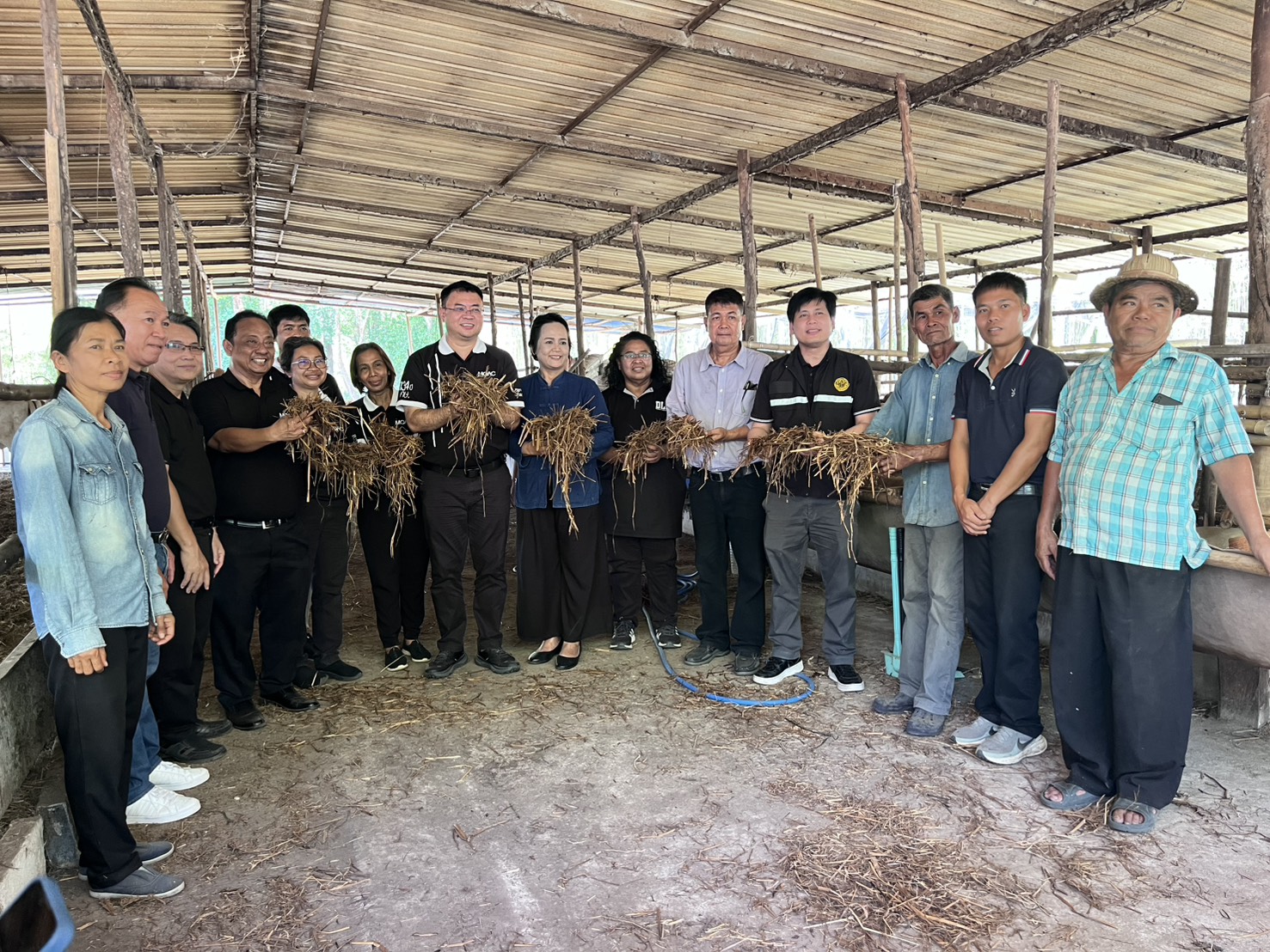 title - วันอังคารที่ 31 มีนาคม 2569 นายวิทูล ประดิษฐบุญ ปฏิรูปที่ดินจัังหวัดปราจีนบุรี พร้อมด้วย เจ้าหน้าที่ ส.ป.ก.ปราจีนบุรี เข้าร่วม กิจกรรมเปิดโครงการ Kick off การใช้ประโยชน์ จากฟางข้าวตาม 